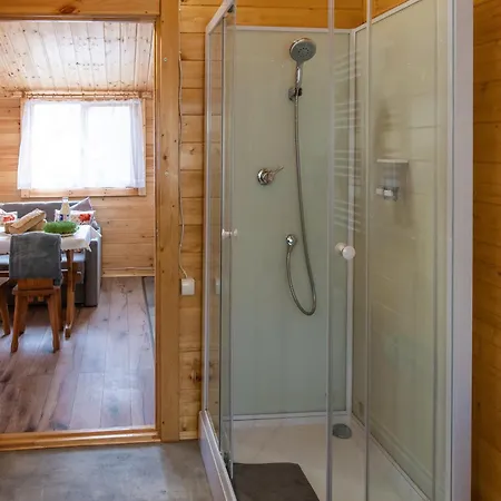 Nad Jeziorem Strykowskim 度假居