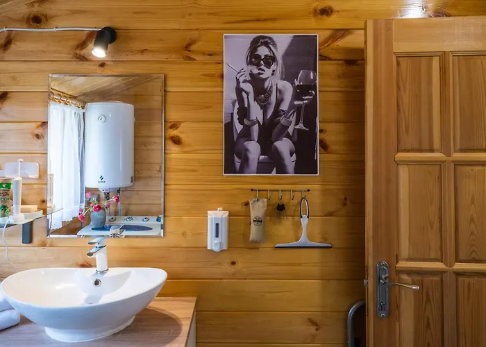 Nad Jeziorem Strykowskim *